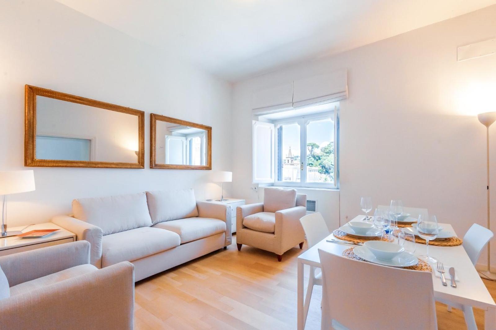 Apartment With Magnificent View Rom
